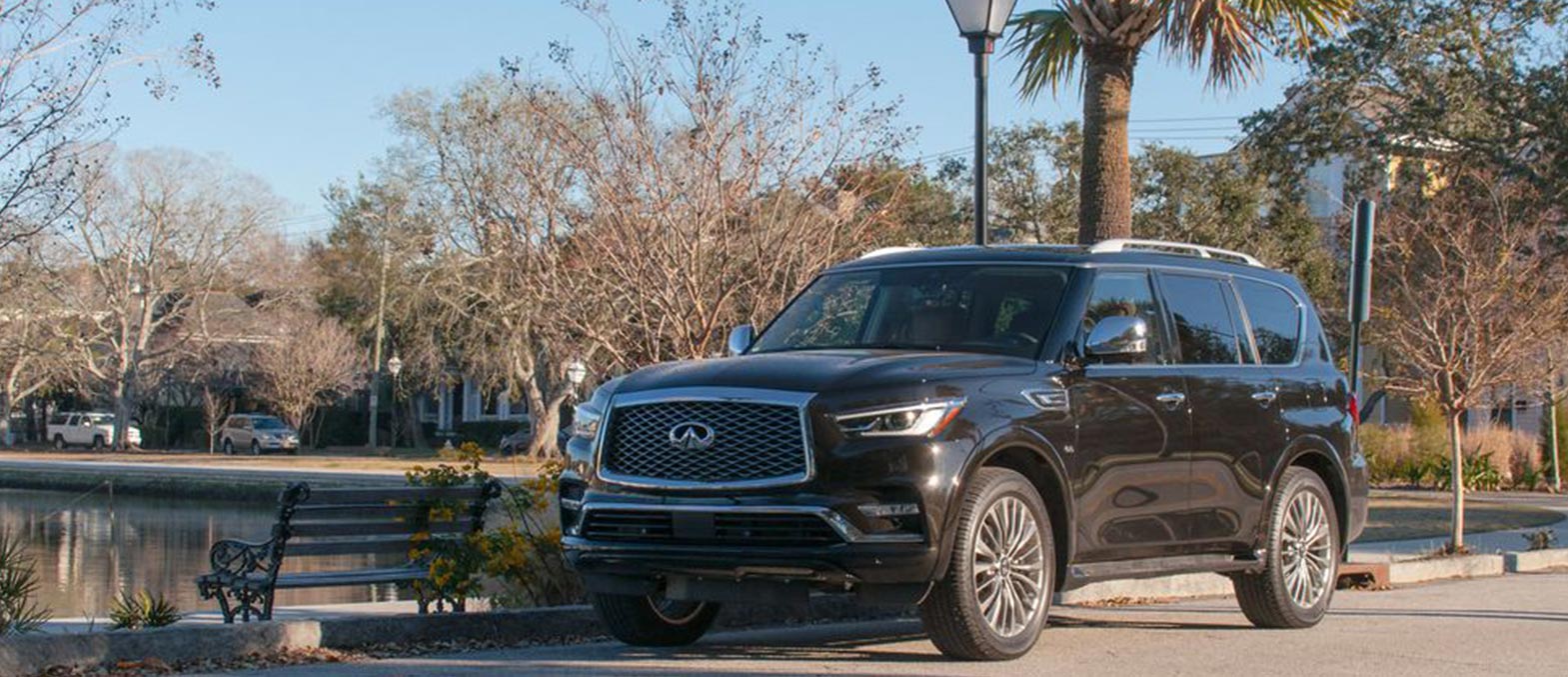 Infiniti QX80 interior and exterior views - Image 2