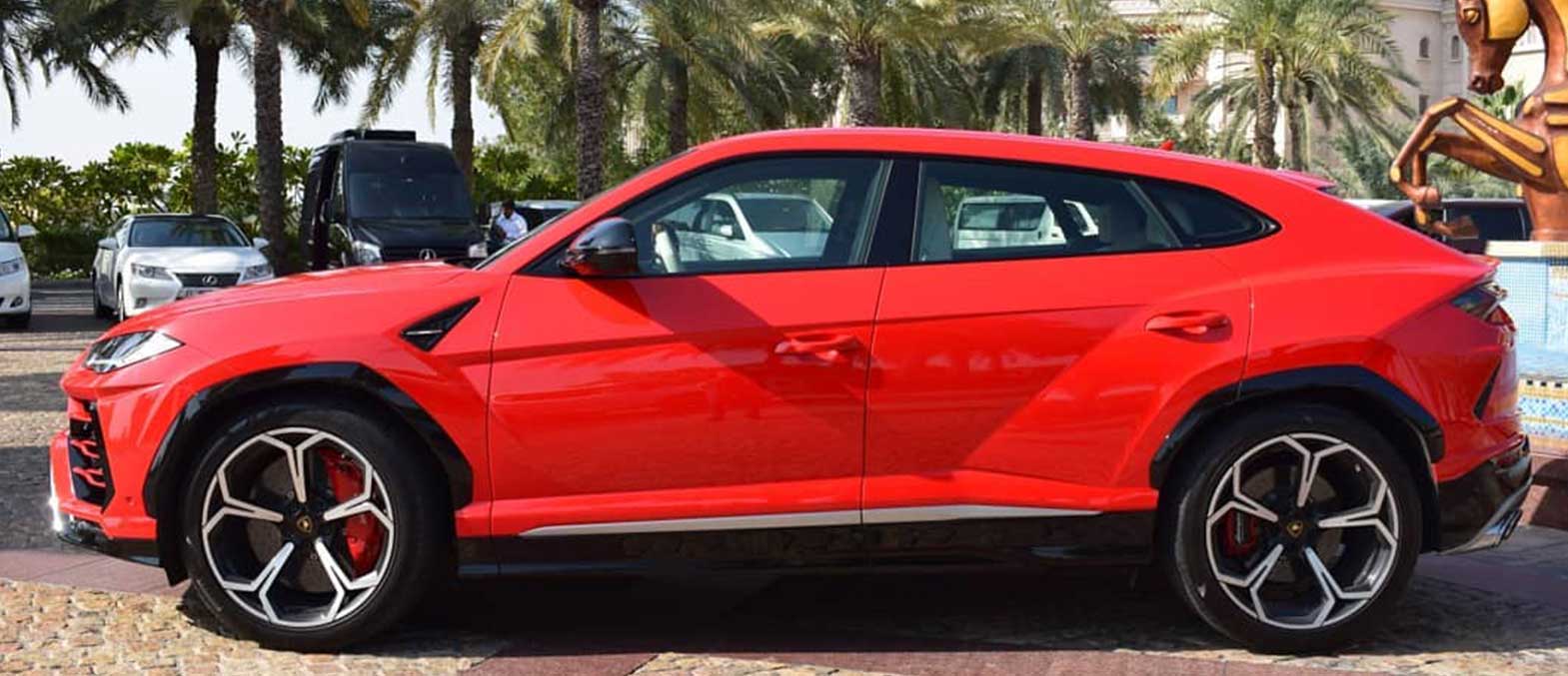 Lamborghini Urus interior and exterior views - Image 3