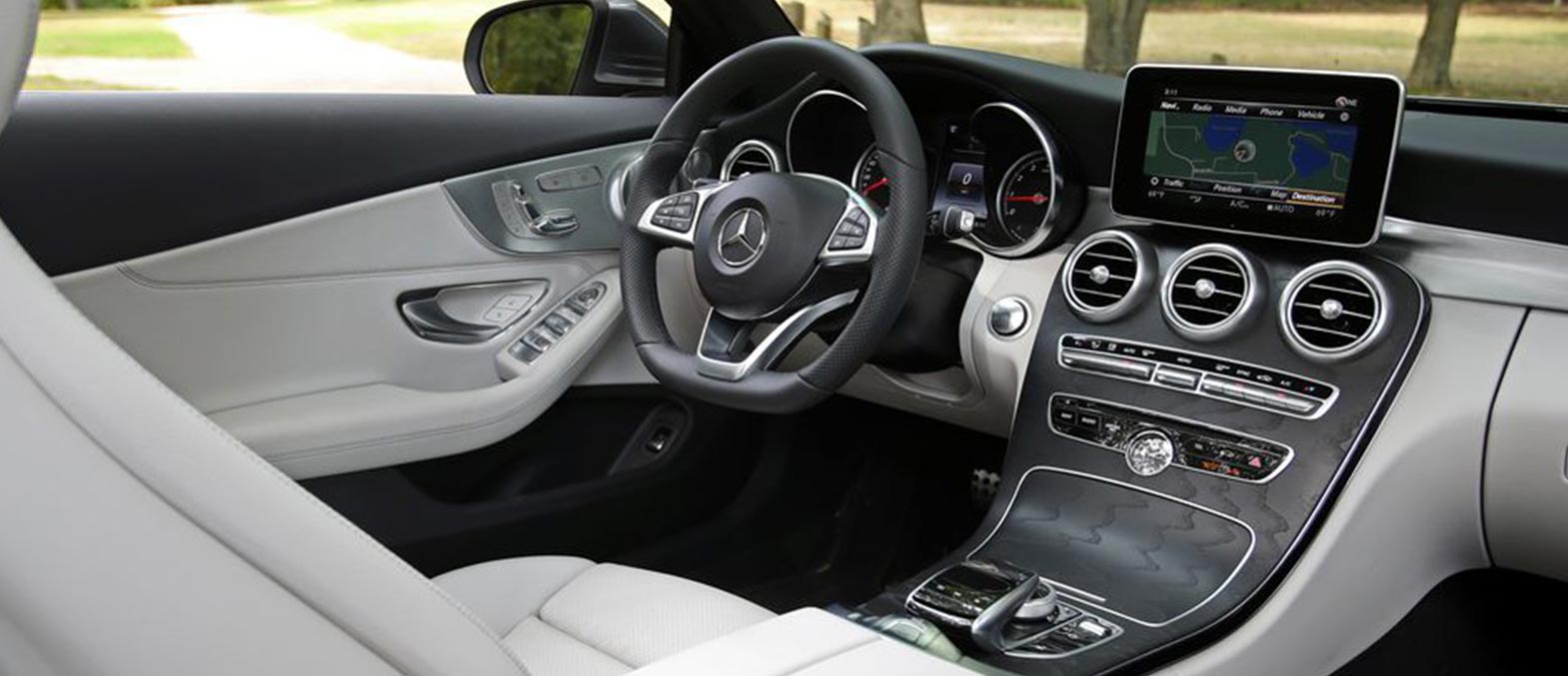 Mercedes C-Class Convertible interior and exterior views - Image 2