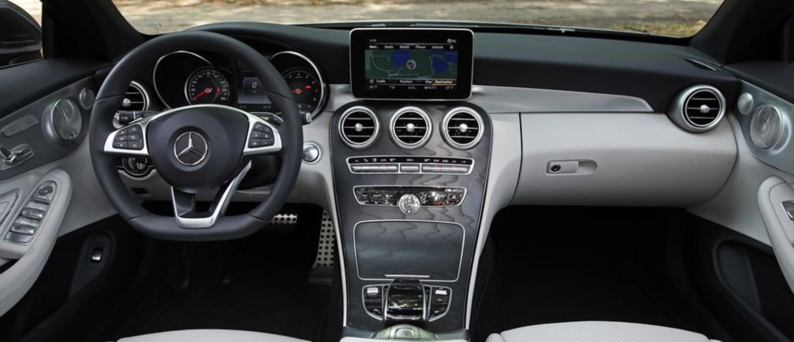Mercedes C-Class Convertible interior and exterior views - Image 3