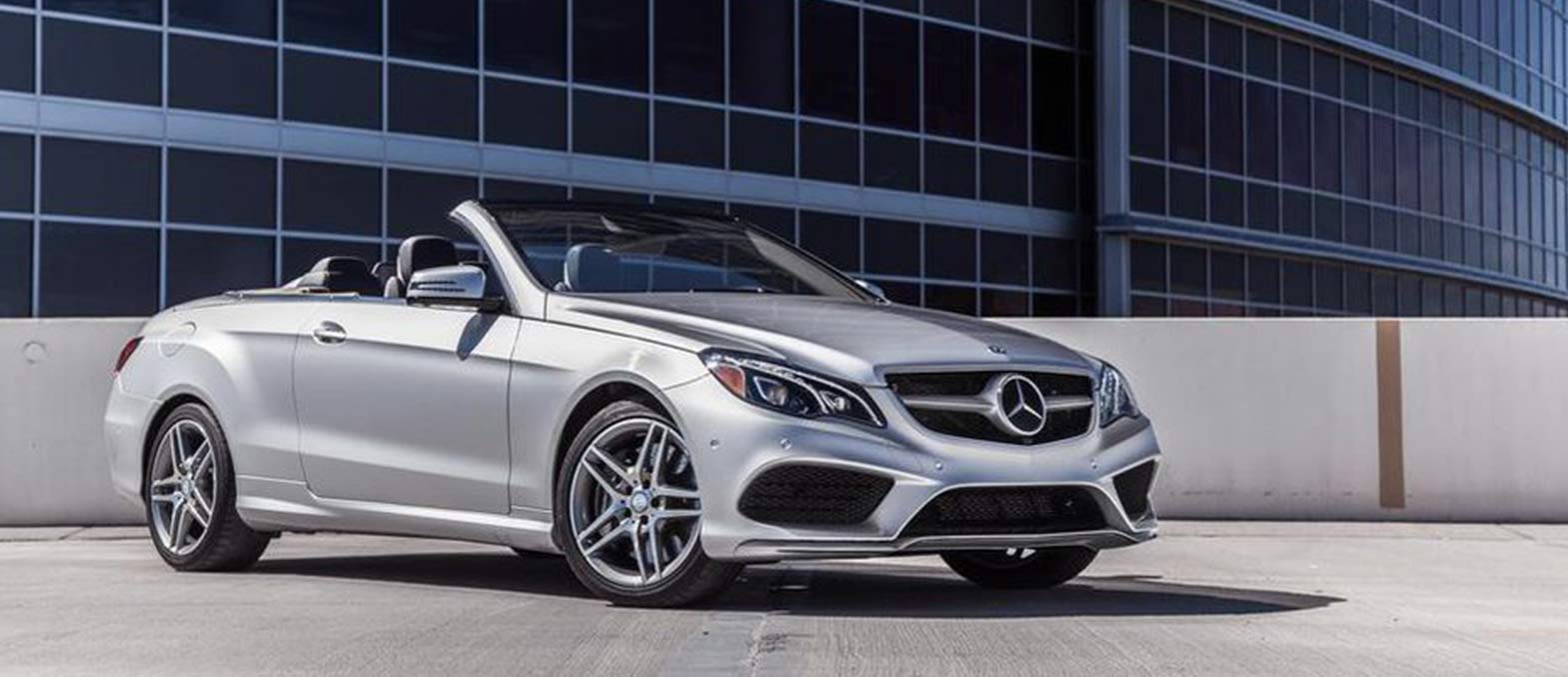 Mercedes E-Class Convertible interior and exterior views - Image 1