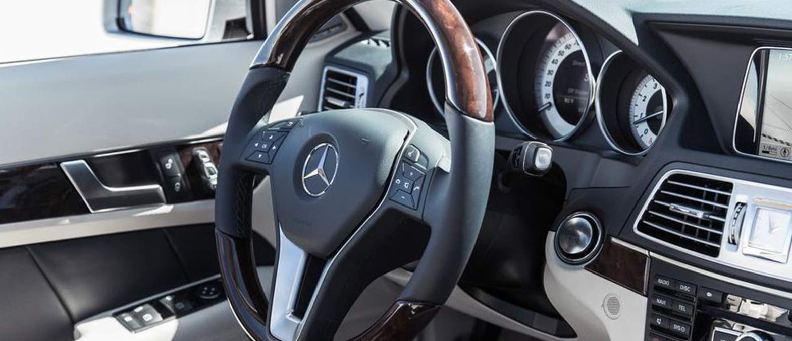 Mercedes E-Class Convertible interior and exterior views - Image 4