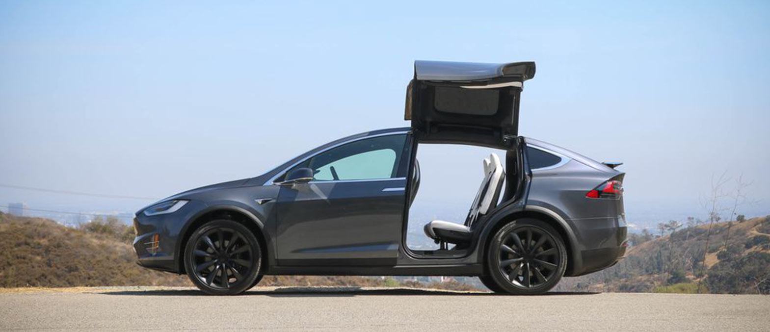 Tesla Model X interior and exterior views - Image 4