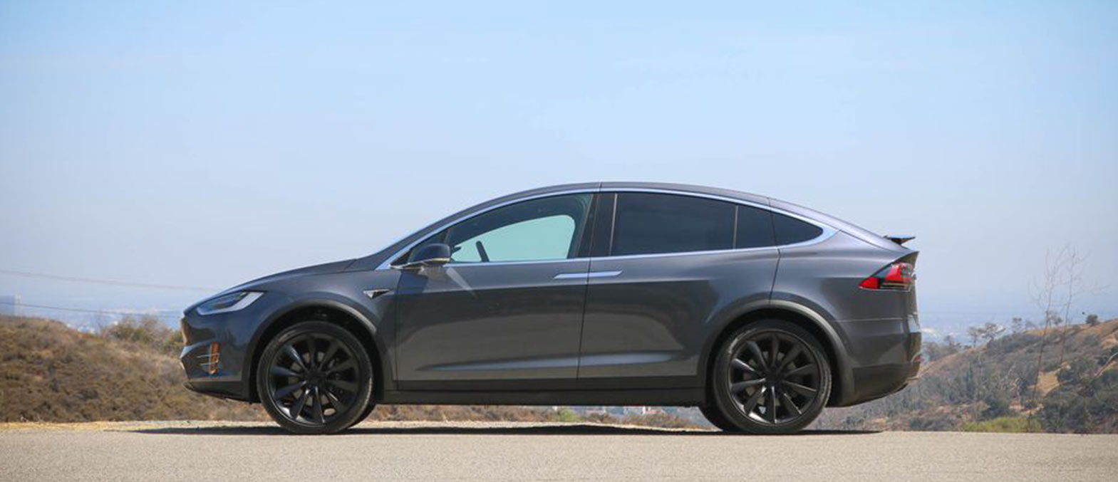 Tesla Model X interior and exterior views - Image 3