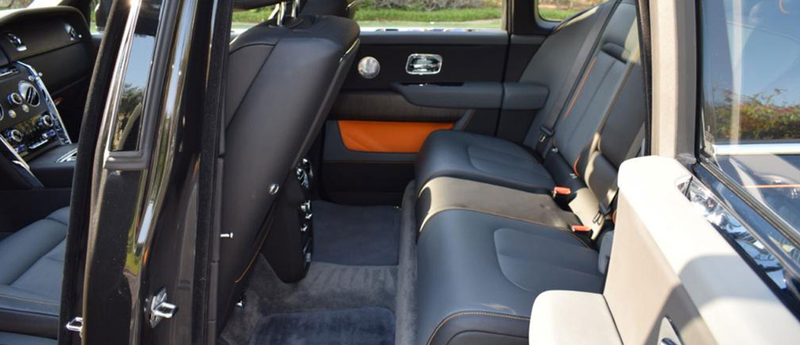 Rolls Royce Cullinan interior and exterior views - Image 2