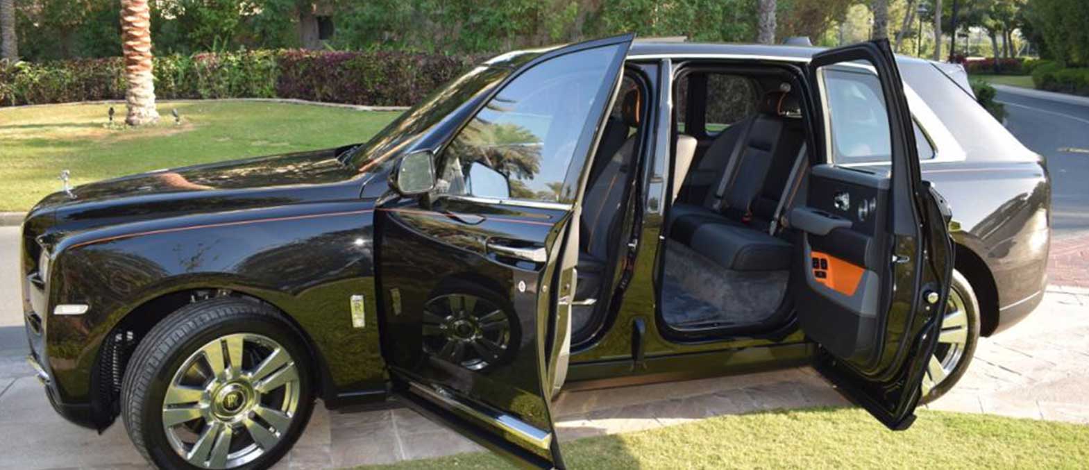 Rolls Royce Cullinan interior and exterior views - Image 4