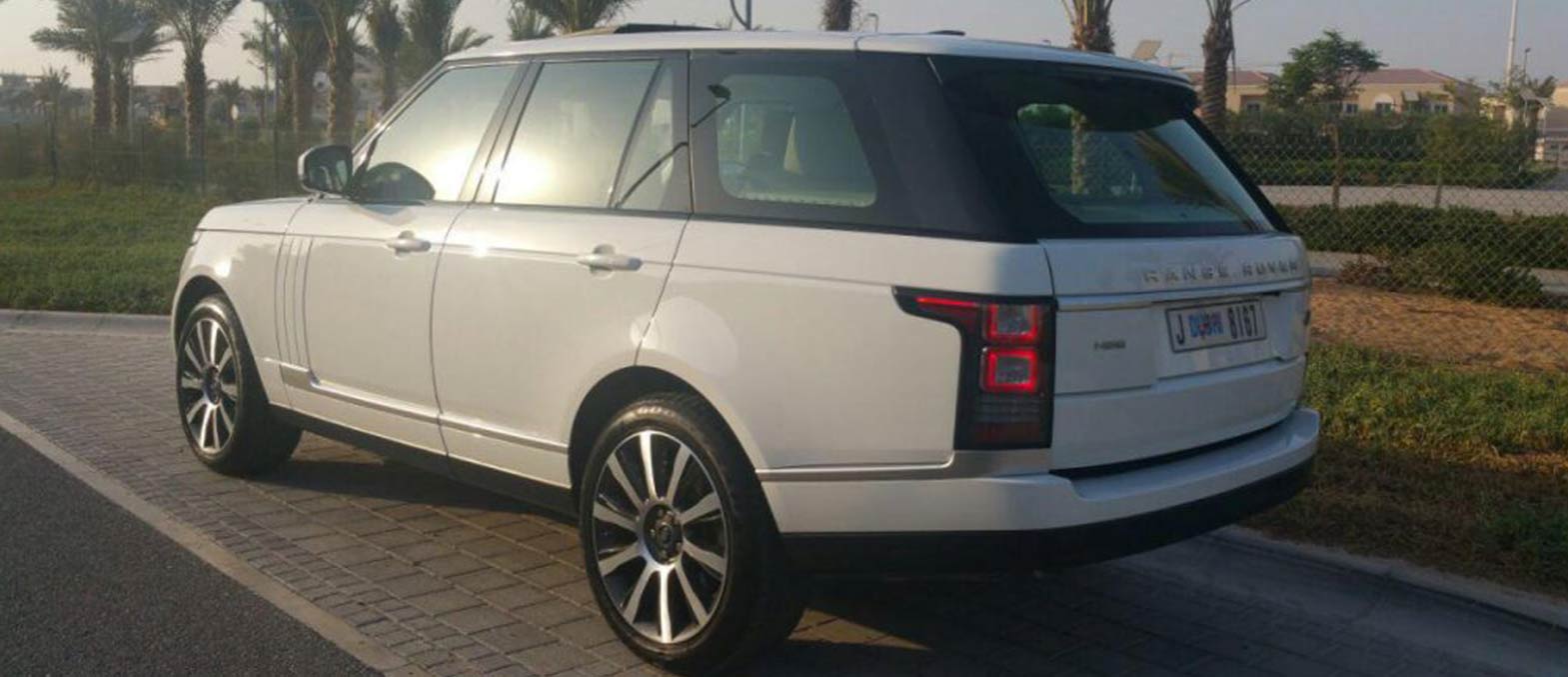 Range Rover Vogue interior and exterior views - Image 2