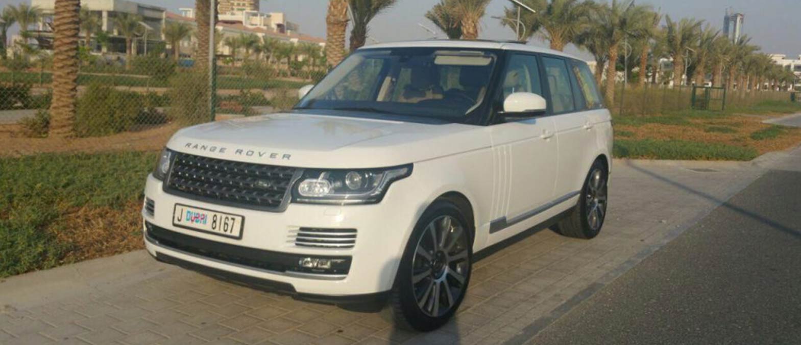 Range Rover Vogue interior and exterior views - Image 1