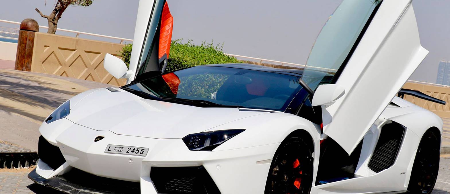 Lamborghini Aventador LP700 interior and exterior views - Image 2