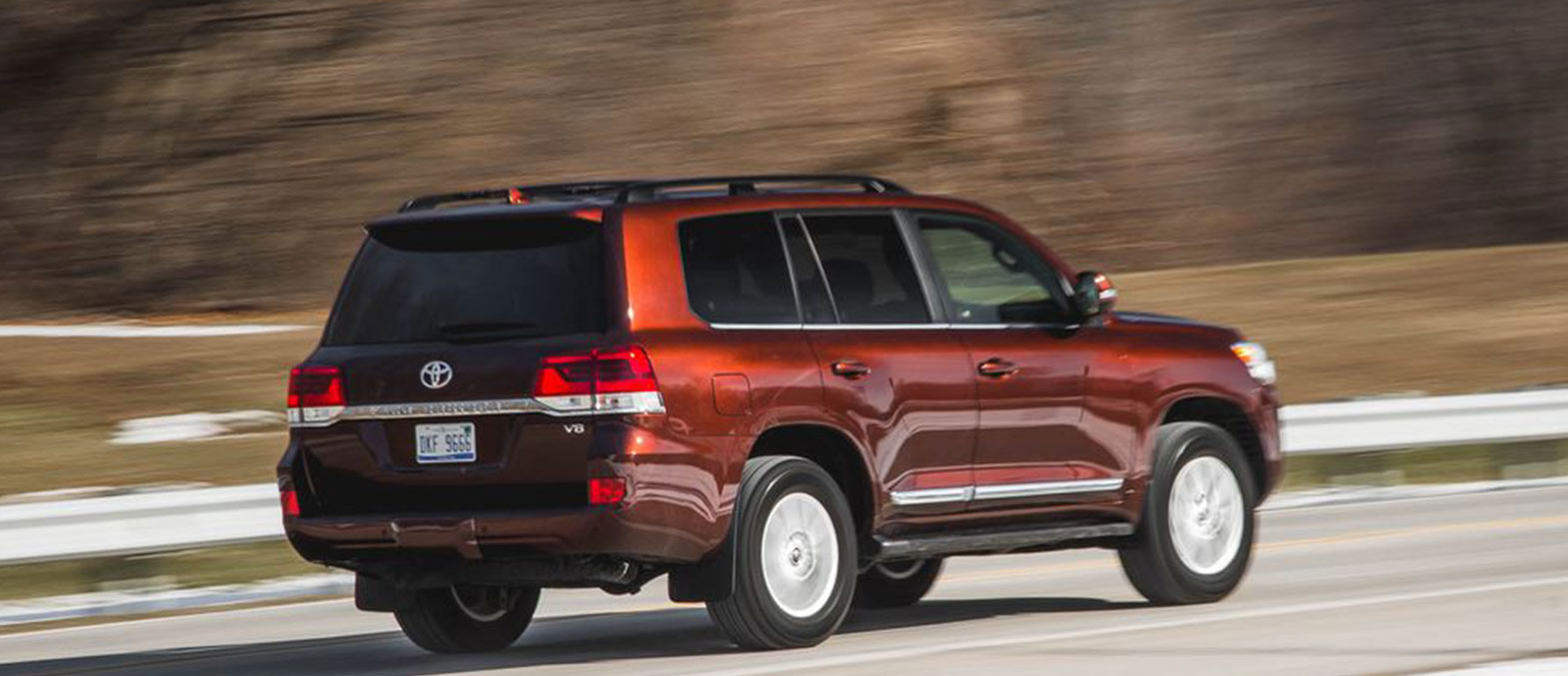 Toyota Land Cruiser interior and exterior views - Image 5