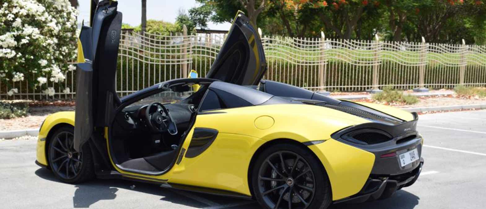 McLaren 570S Coupe interior and exterior views - Image 2