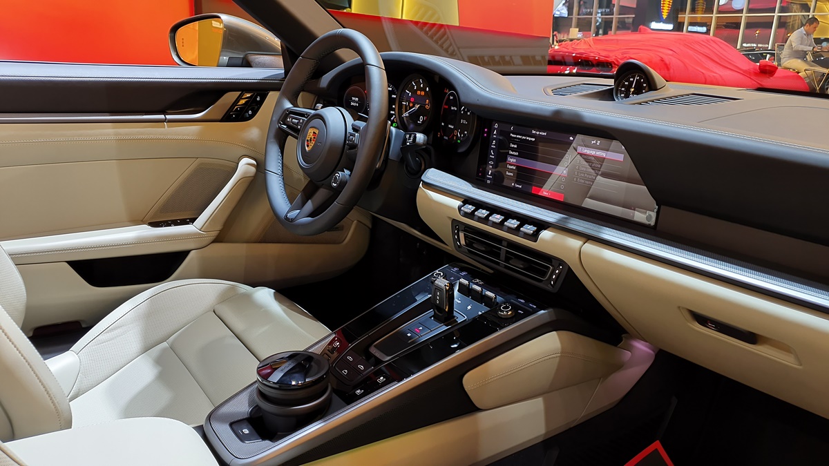 Porsche 911 Carrera Cabrio interior and exterior views - Image 3