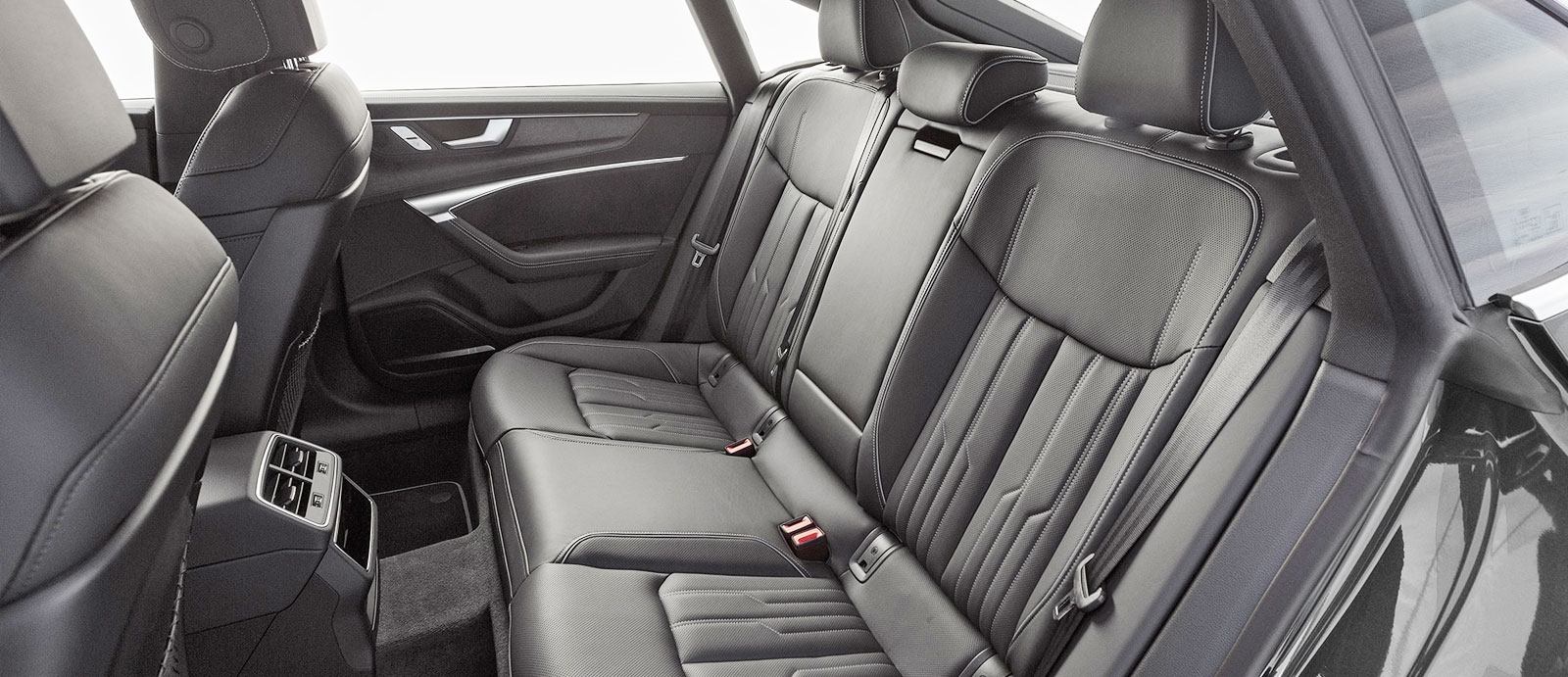 Audi A7 interior and exterior views - Image 6