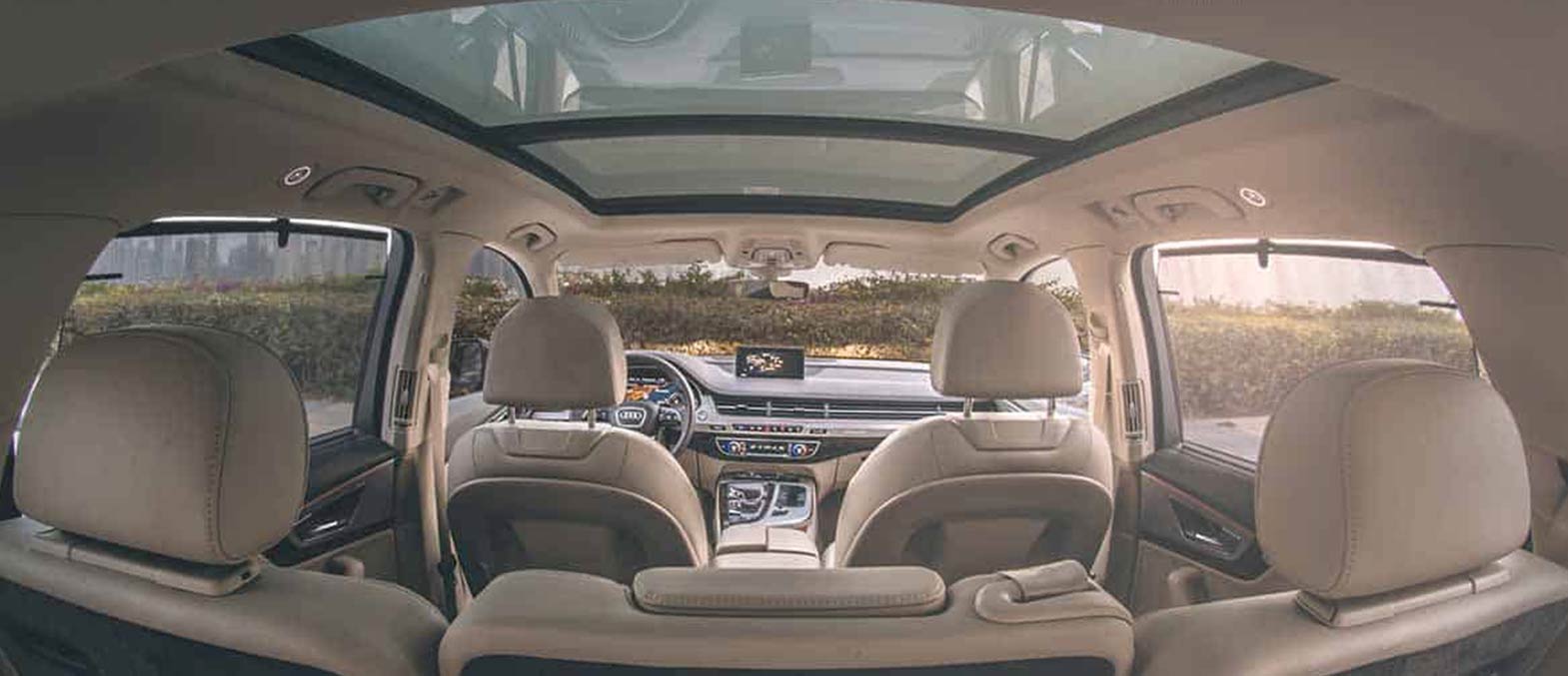 Audi Q7 interior and exterior views - Image 3