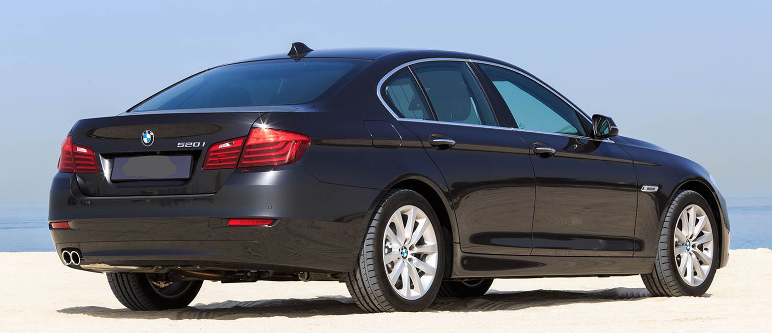 BMW 5 Series interior and exterior views - Image 1