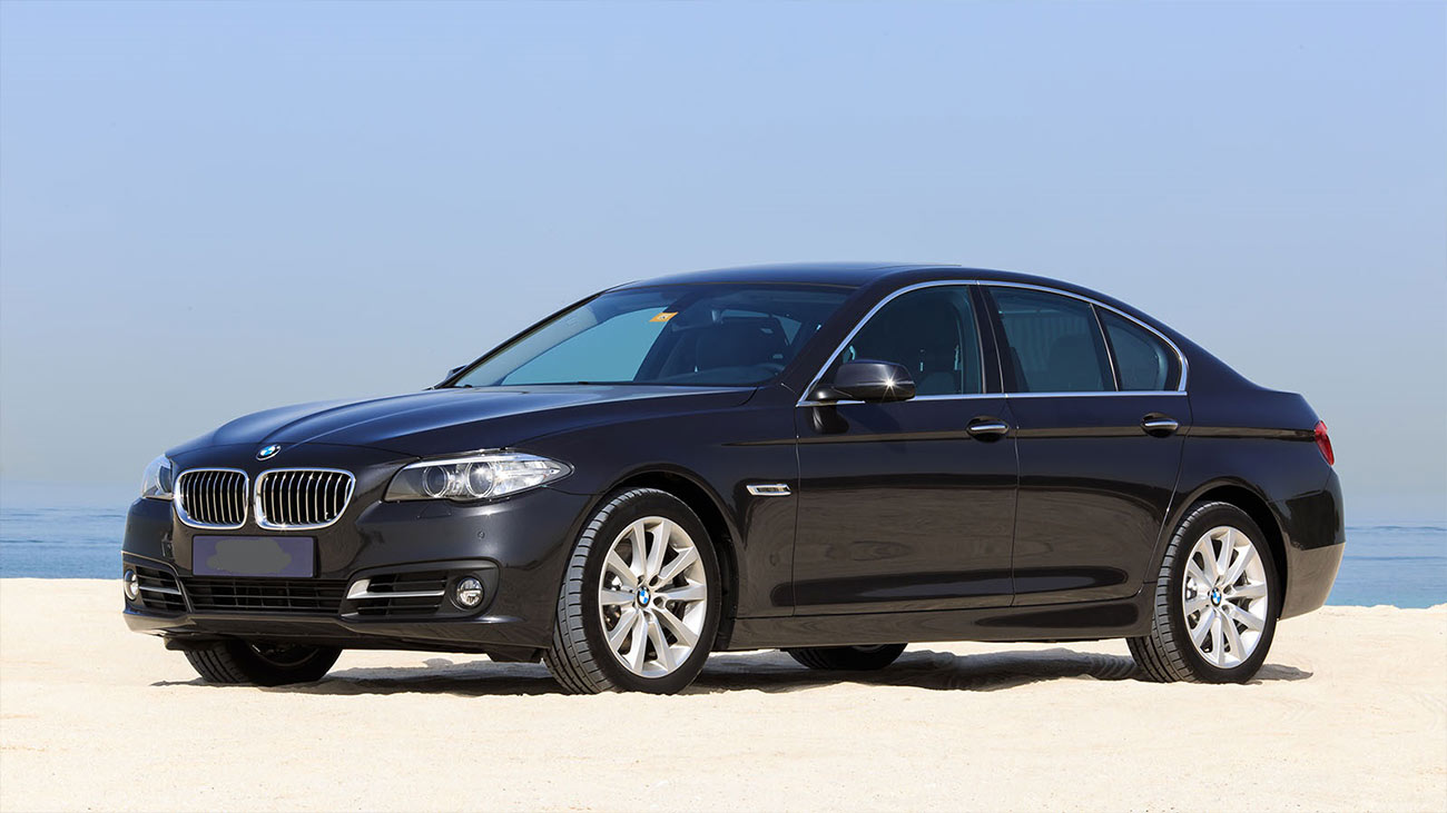 BMW 5 Series interior and exterior views - Image 4