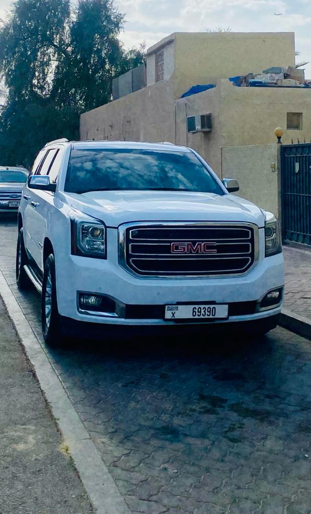 GMC Yukon interior and exterior views - Image 2