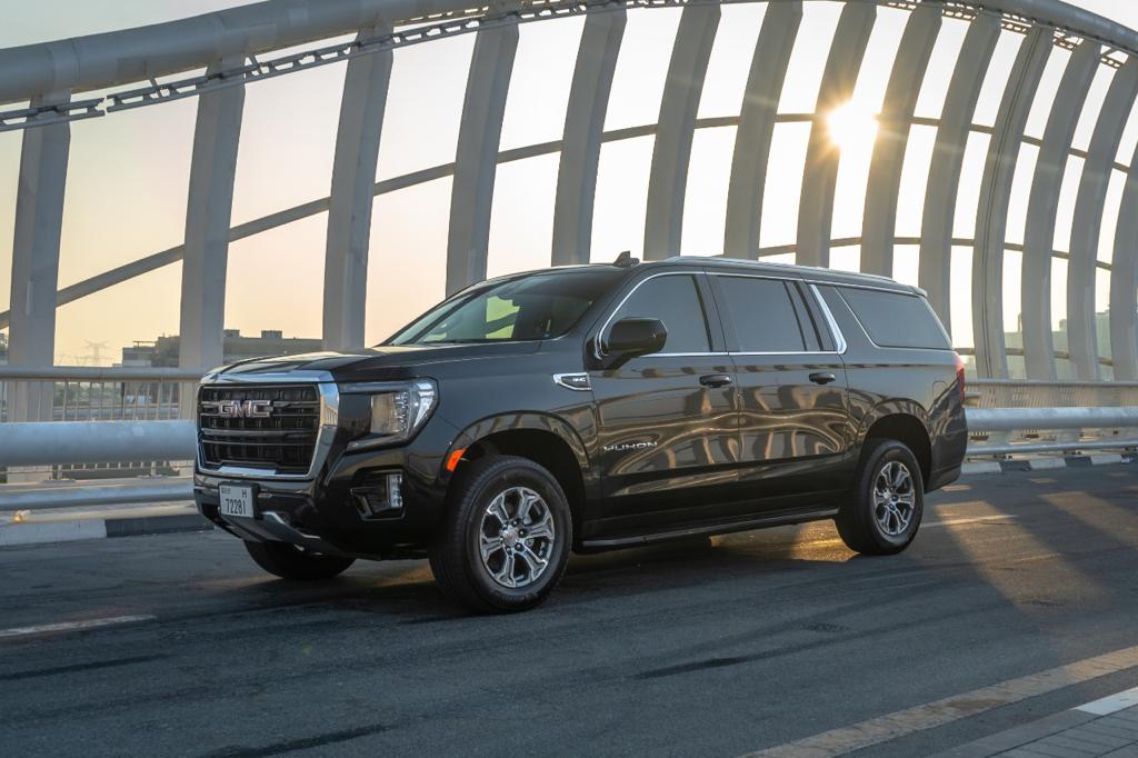 GMC Yukon interior and exterior views - Image 2