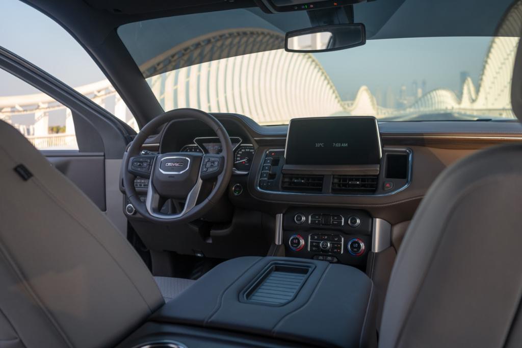 GMC Yukon interior and exterior views - Image 3