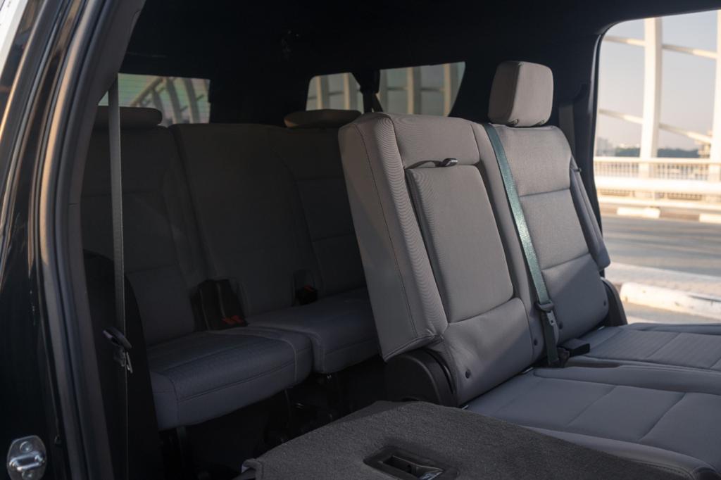 GMC Yukon interior and exterior views - Image 4