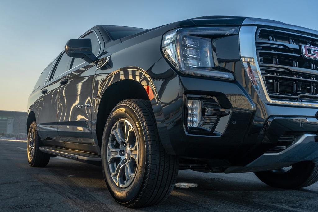 GMC Yukon interior and exterior views - Image 5