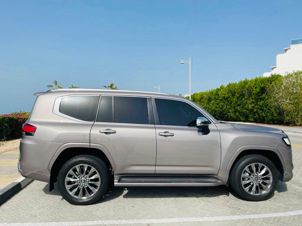 Toyota Land Cruiser interior and exterior views - Image 2