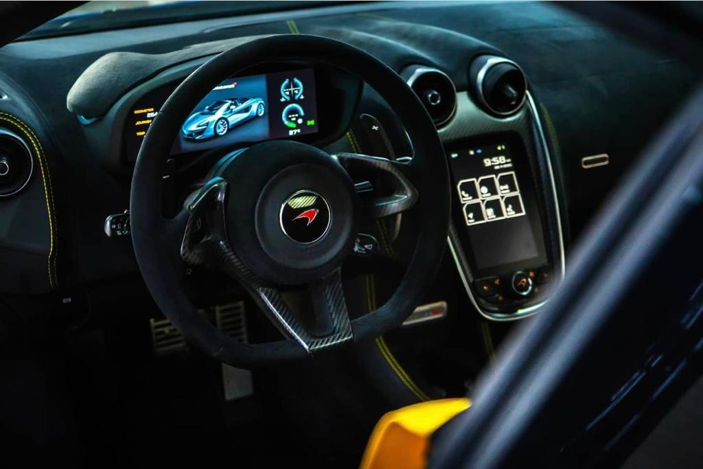 McLaren 570S interior and exterior views - Image 2