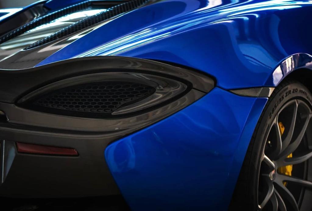 McLaren 570S interior and exterior views - Image 4