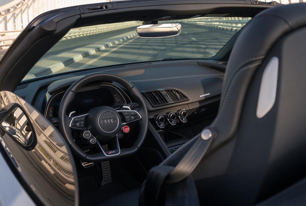 Audi R8 Spyder interior and exterior views - Image 3