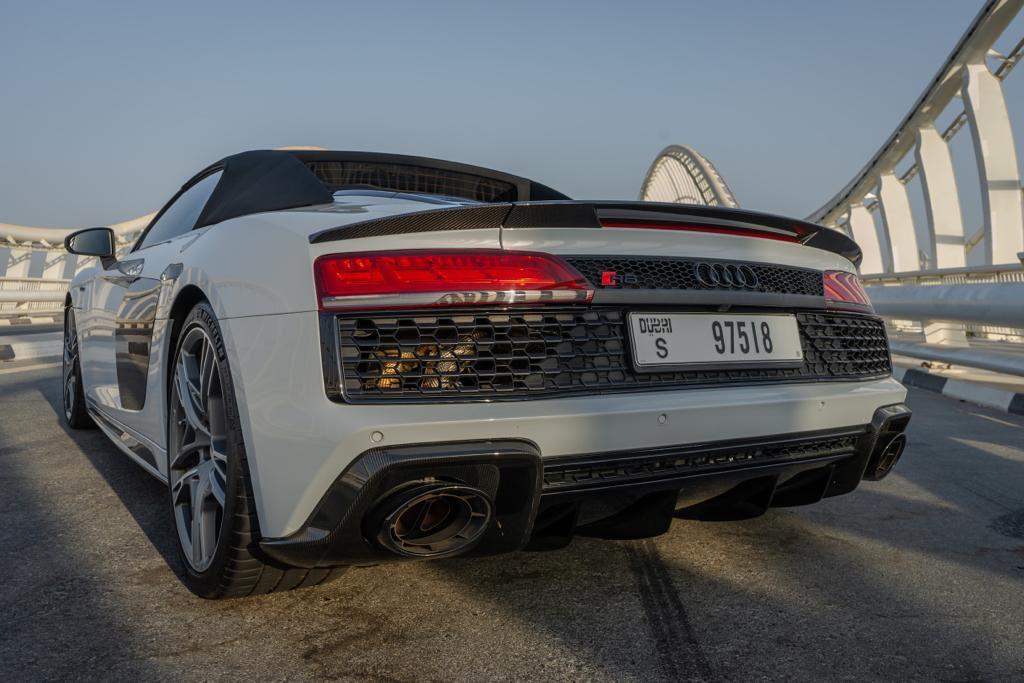 Audi R8 Spyder interior and exterior views - Image 4