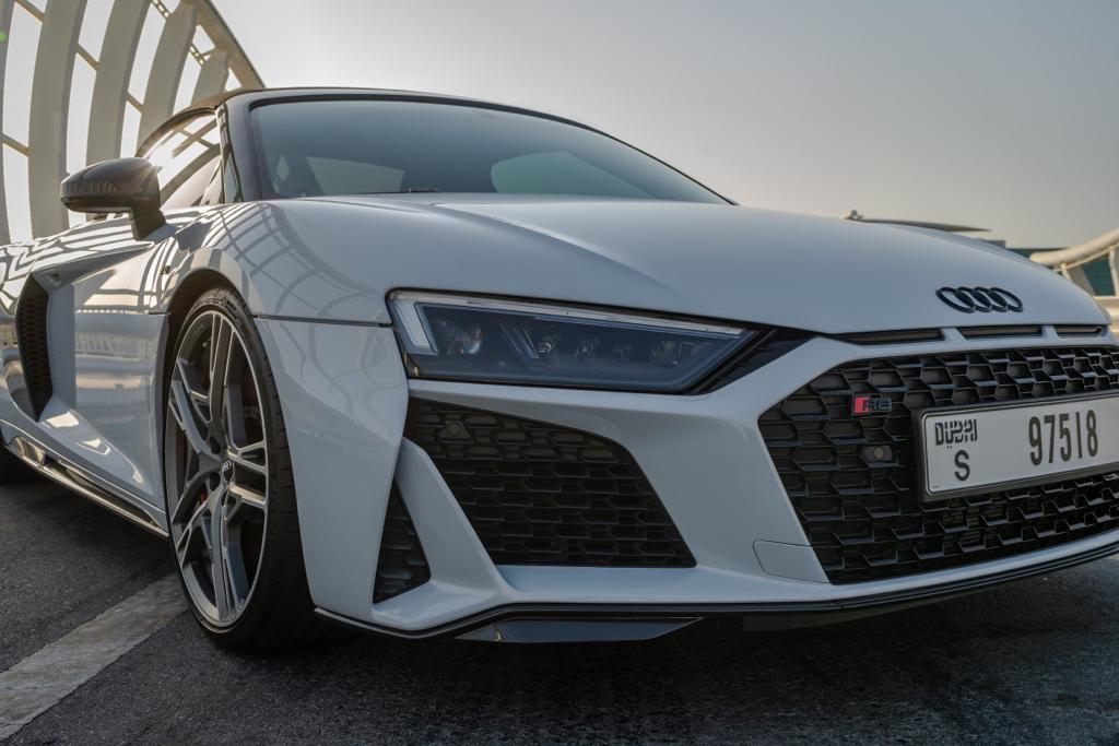 Audi R8 Spyder interior and exterior views - Image 5