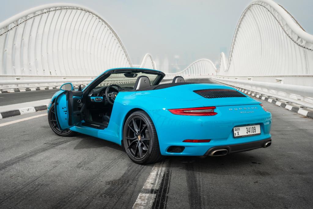 Porsche 911 Carrera Cabrio interior and exterior views - Image 4