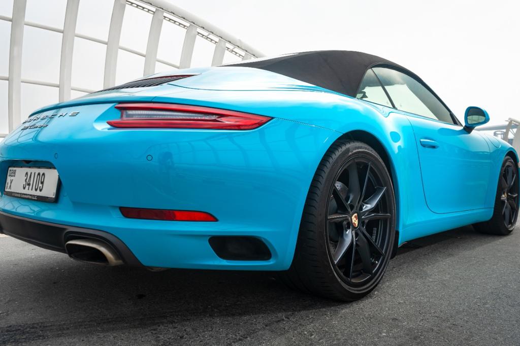 Porsche 911 Carrera Cabrio interior and exterior views - Image 6