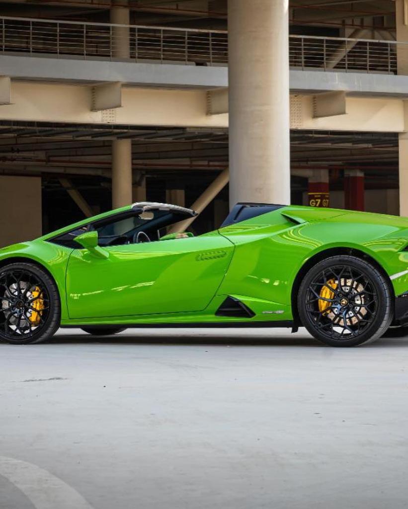 Lamborghini Huracan EVO Spyder interior and exterior views - Image 3