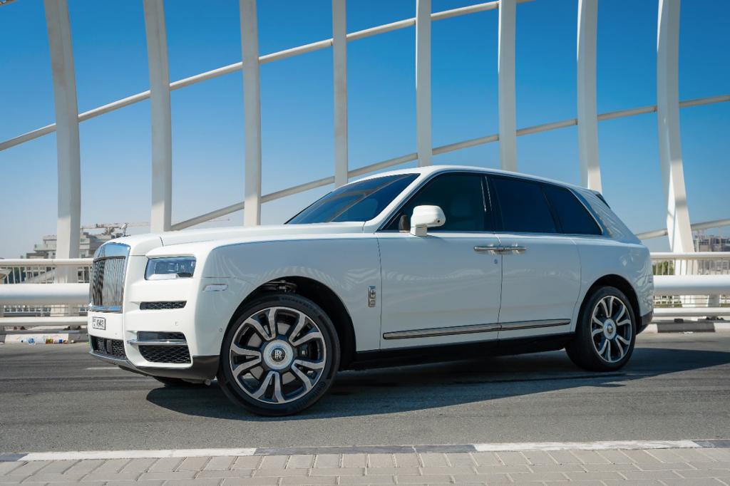 Rolls Royce Cullinan interior and exterior views - Image 2
