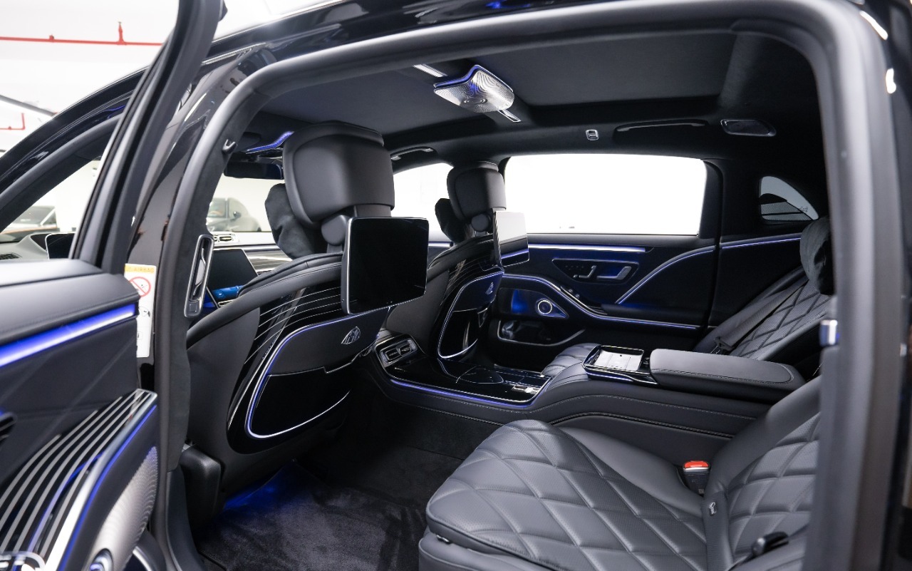 Mercedes Maybach s680 interior and exterior views - Image 2