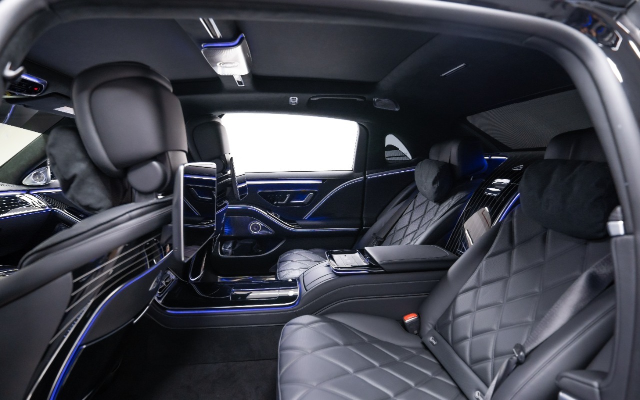 Mercedes Maybach s680 interior and exterior views - Image 3