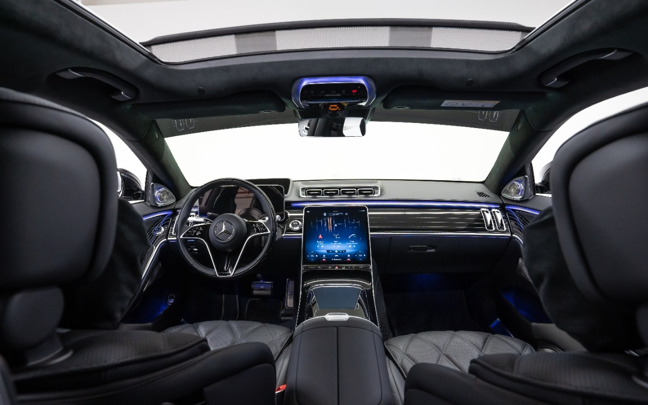 Mercedes Maybach s680 interior and exterior views - Image 6