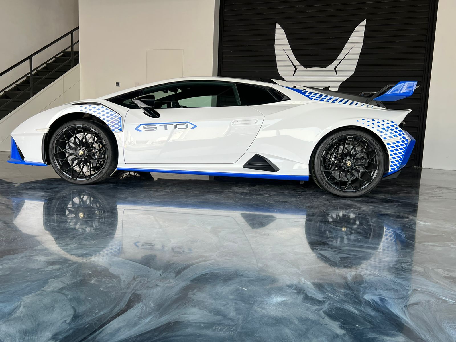 Lamborghini Huracan STO interior and exterior views - Image 3