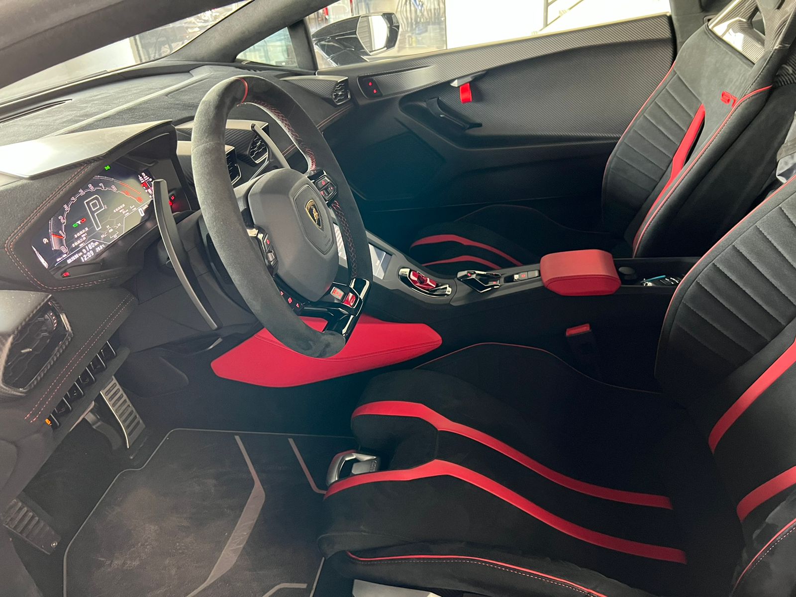Lamborghini Huracan STO interior and exterior views - Image 6