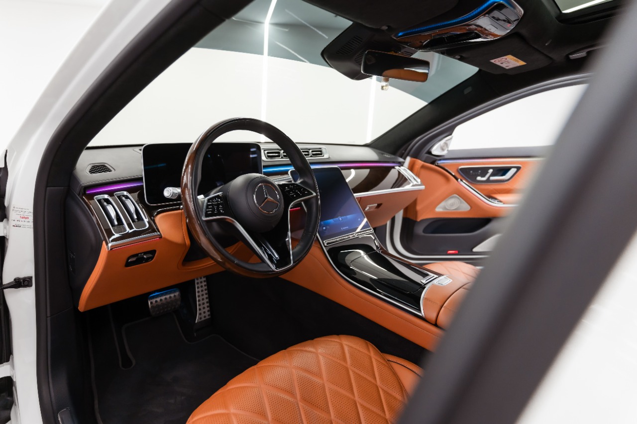 Mercedes S500 interior and exterior views - Image 1