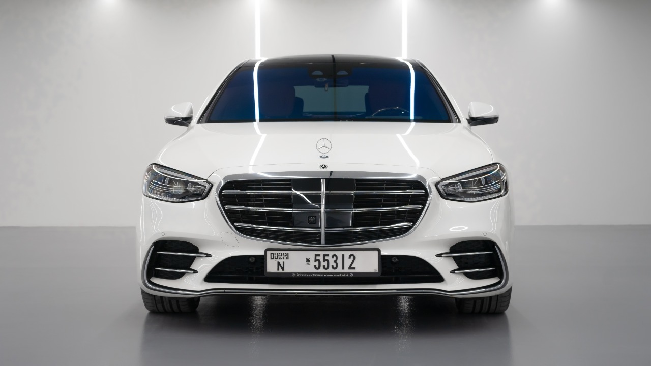 Mercedes S500 interior and exterior views - Image 2