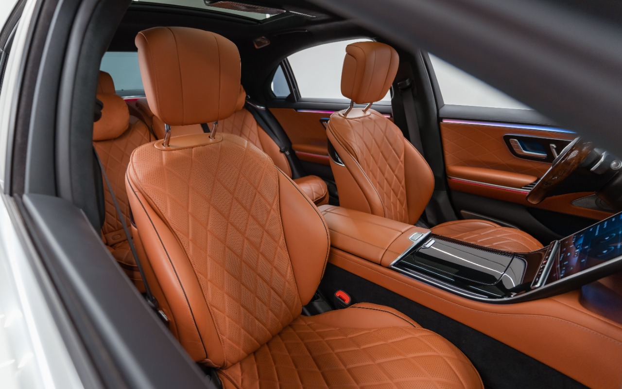 Mercedes S500 interior and exterior views - Image 3