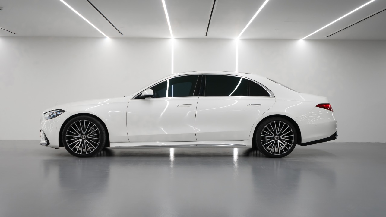 Mercedes S500 interior and exterior views - Image 4