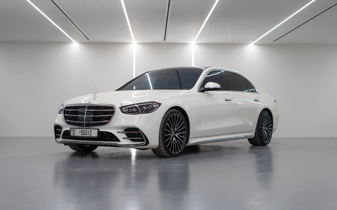 Mercedes S500 interior and exterior views - Image 6