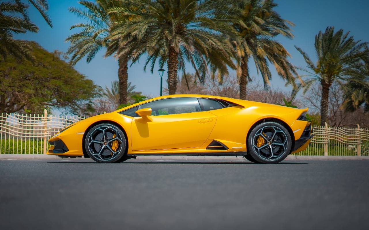 Lamborghini Huracan EVO interior and exterior views - Image 3