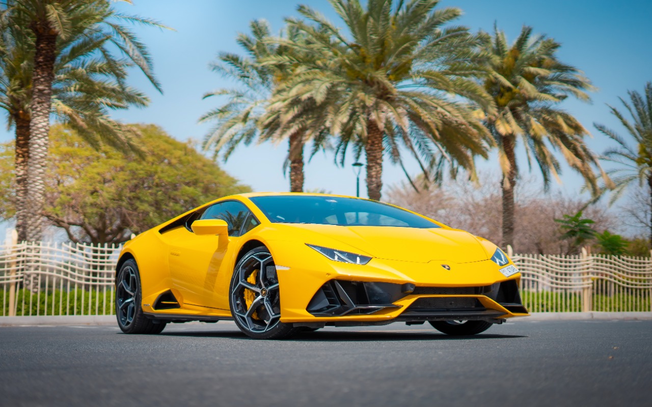 Lamborghini Huracan EVO interior and exterior views - Image 1