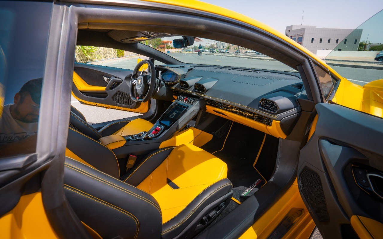 Lamborghini Huracan EVO interior and exterior views - Image 6