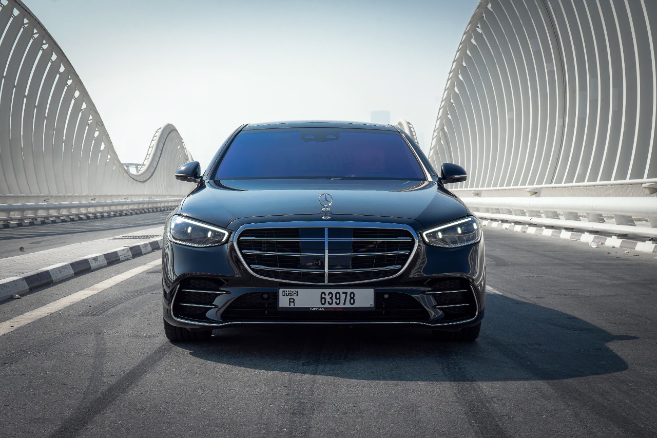 Mercedes S500 interior and exterior views - Image 2