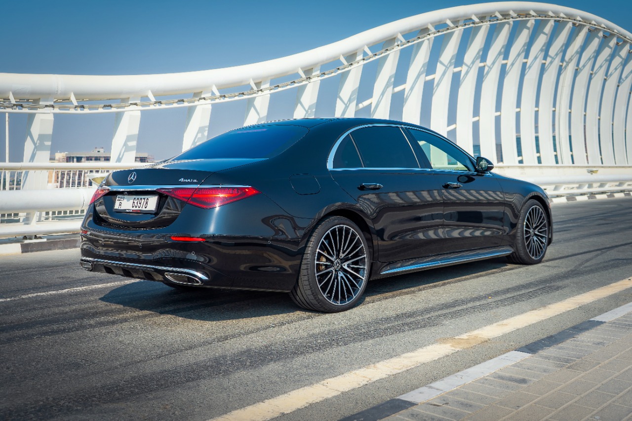 Mercedes S500 interior and exterior views - Image 5